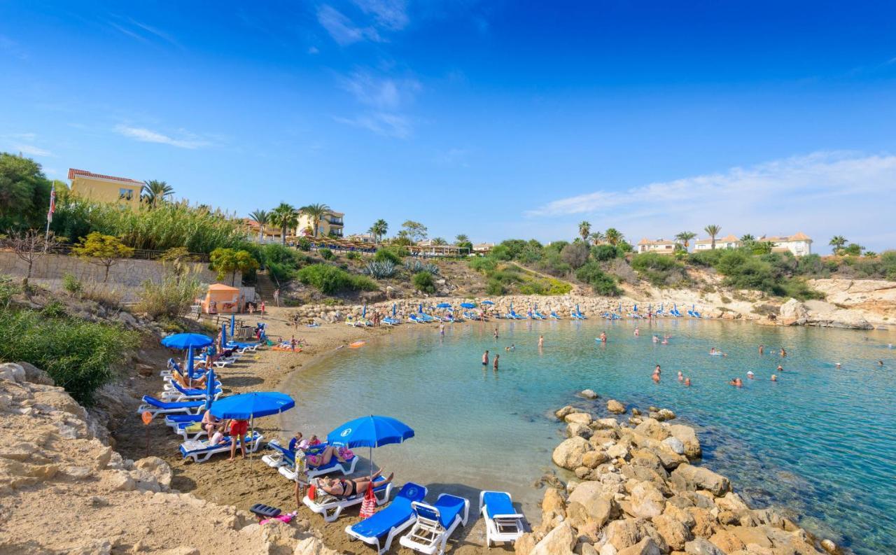 Blue Water Bay Villas Paralímni Eksteriør bilde