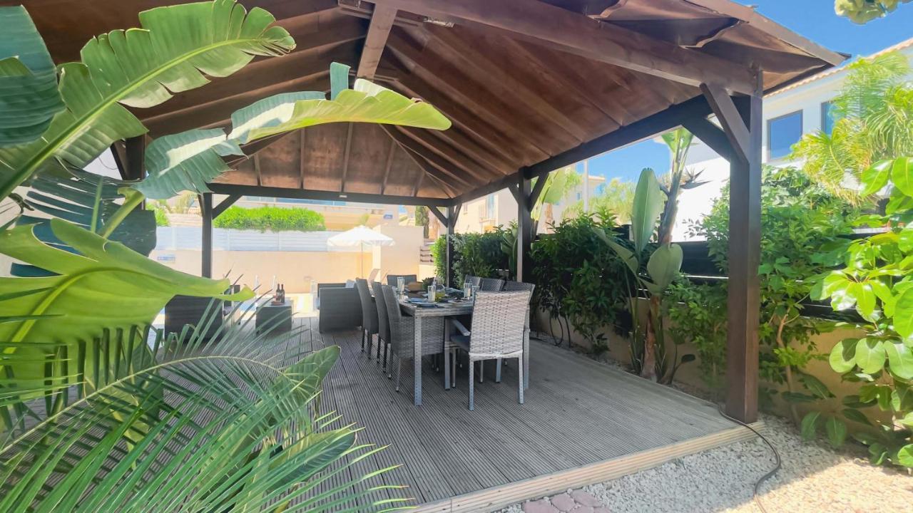 Blue Water Bay Villas Paralímni Eksteriør bilde