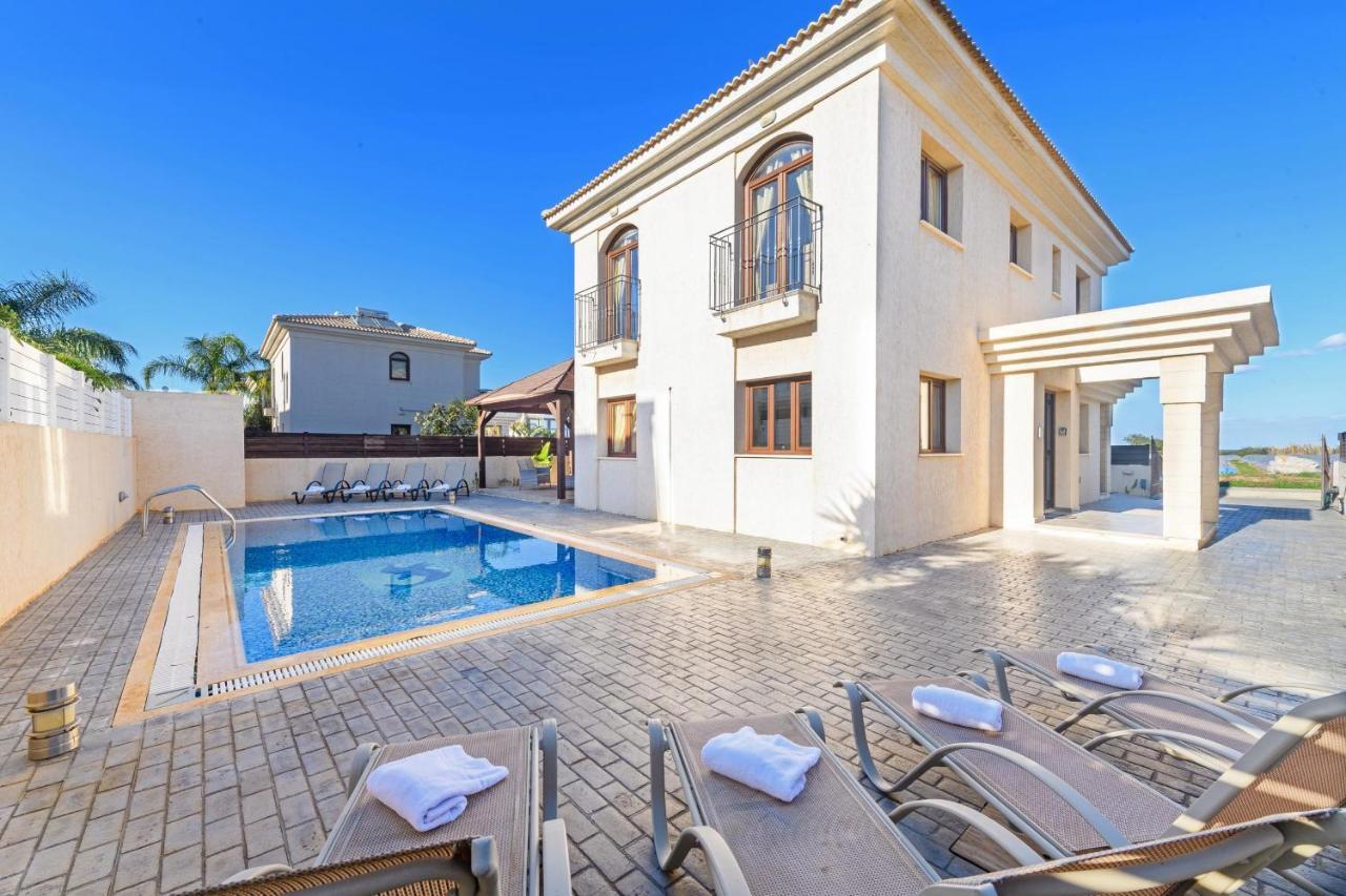 Blue Water Bay Villas Paralímni Eksteriør bilde